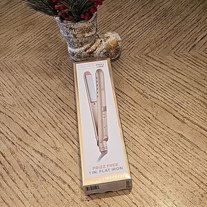 Infinit Pro 1in. Flat iron titanium ceramic